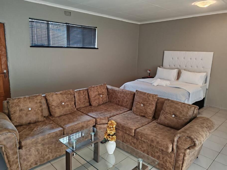 The Hidden Villa Boksburg Exterior photo